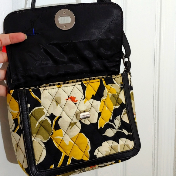EUC * VERA BRADLEY * BLACK/YELLOW FLORAL HANDBAG * CROSS BODY * ADJUSTABLE STRAP - Picture 6 of 9